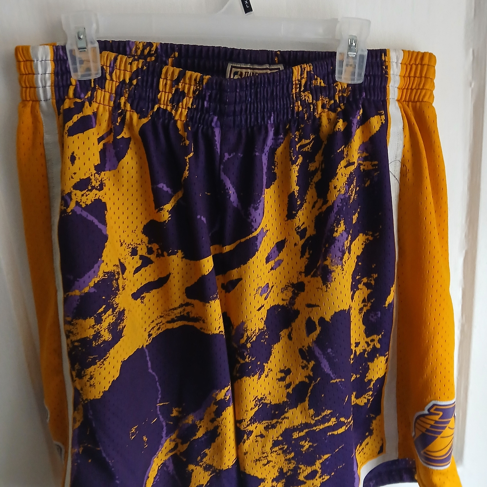 LA LAKERS MITCHELL AND NESS SHORTS